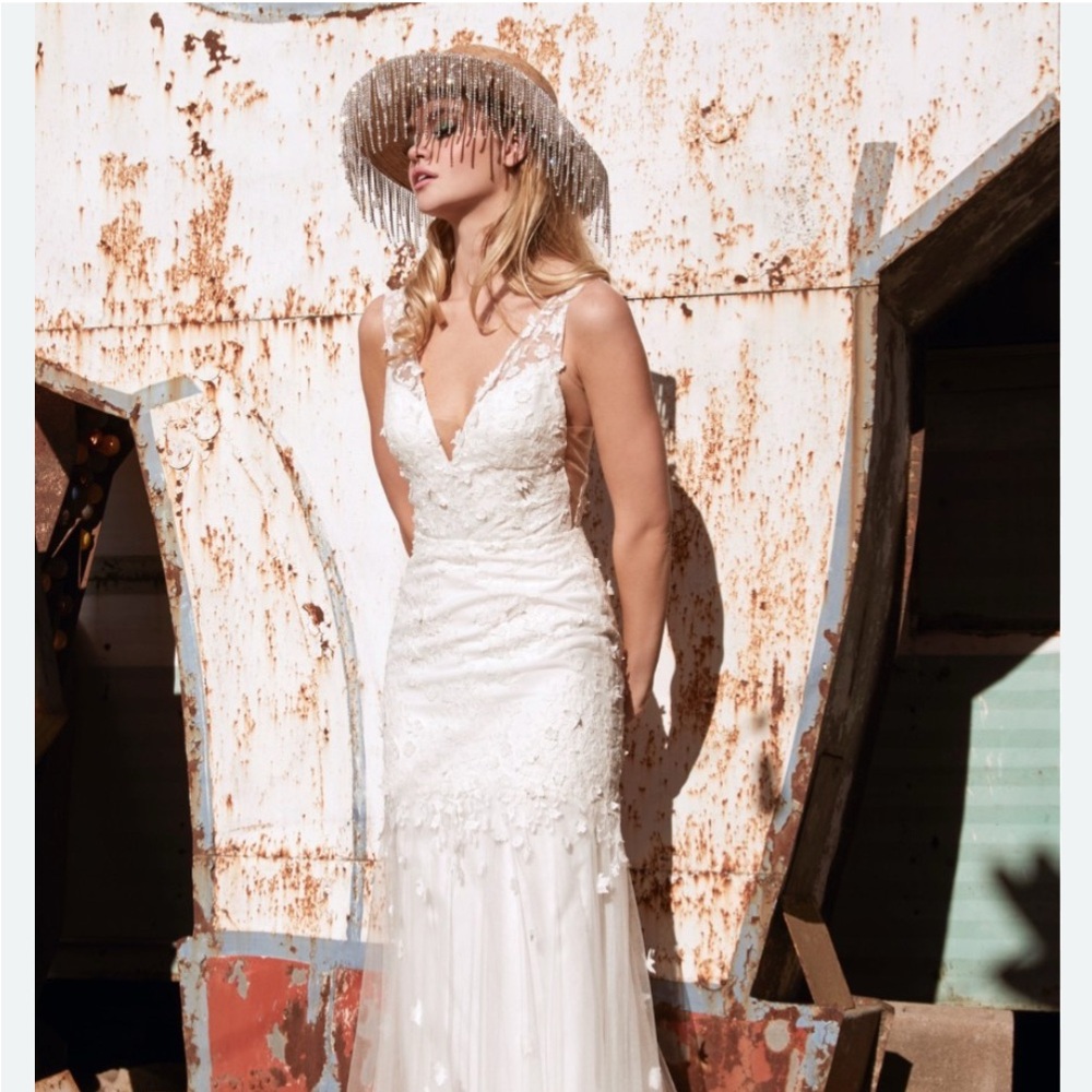 2021 Watters Aliyah Fit and Flair Floral Lace Wedding Gown